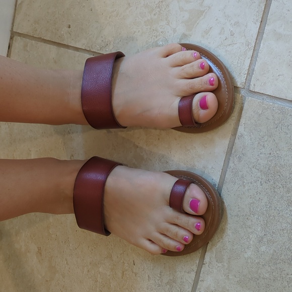 Brown Universal Thread Faux Leather Sandals - Picture 2 of 3